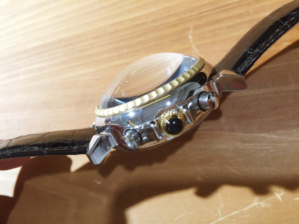 腕時計ドーム型の腕時計 - 時計