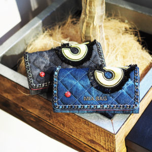 パッチが可愛い♡オシャレを楽しむならミアバッグのデニム財布！