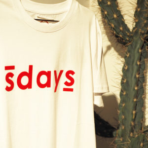 暑い夏にぴったり！S’DAYSの大人気赤ロゴTシャツ