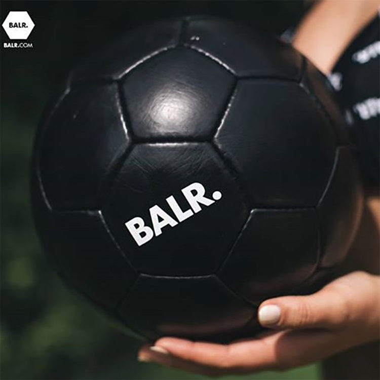 バレンタイン目前 おしゃれに使えるbalr のサッカーボールをギフトに バランスタイムズ サッカーのあるファッションライフ