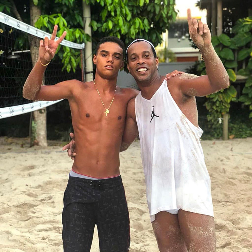 ロナウジーニョ氏の息子 ジョアン メンデス 選手が ブラジルの名門クルゼイロと長期契約を発表 バランスタイムズ サッカーのあるファッションライフ