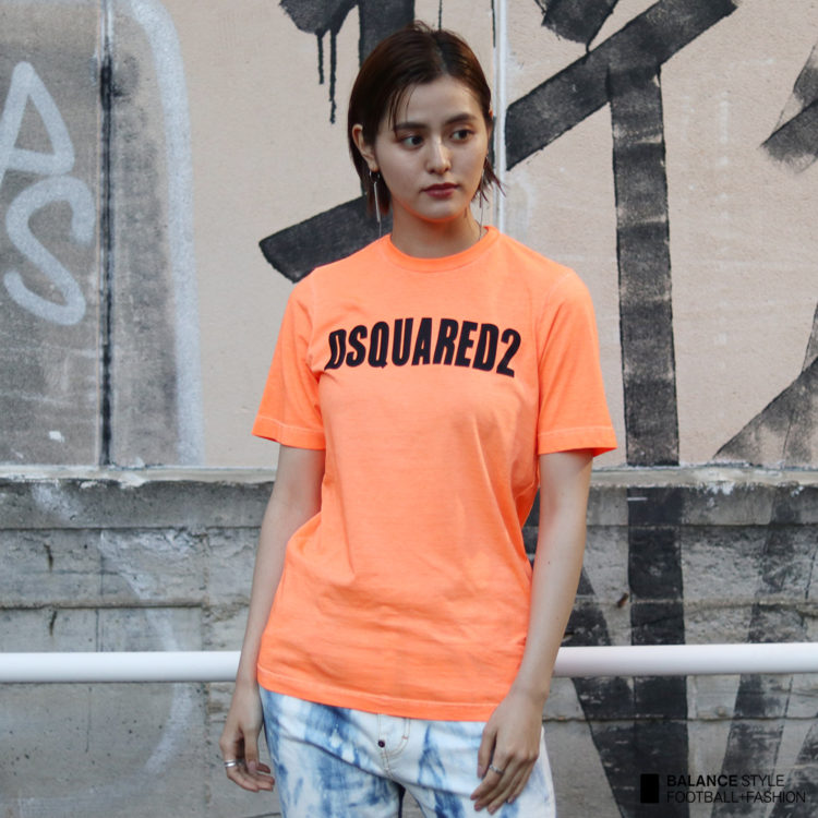 DSQUARED2｜オレンジTシャツ × タイダイ柄デニムで、爽快感あふれる夏