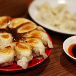 何年経っても変わらぬ美味しさ♡世界中華料理チャンピオンの餃子屋さん「蓮月」へ！