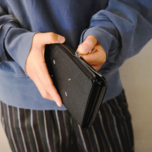 Maison Margielaの長財布で容量に困らずハイセンスな小物使い！